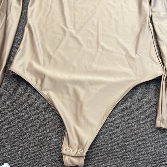 Babaton Contour Squareneck Longsleeve Bodysuit Size M - Picture 8 of 12